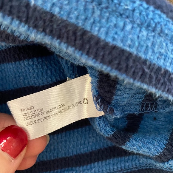 Two Gap Boys Long Sleeve Tops Sz 5 -J6 - Picture 4 of 8